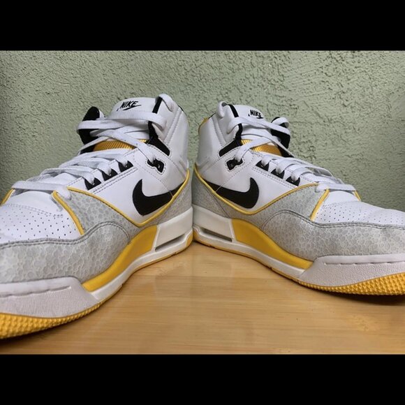 Size 10.5 - Nike Air Assault High White - 315064-101 - Picture 3 of 9